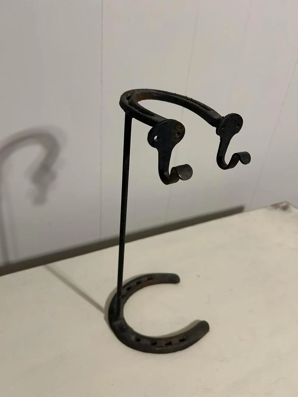 Metal Horseshoe Hook Stand in Black - Decorative Wall Hook
